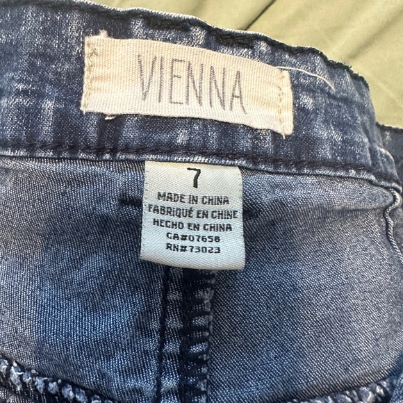 Denim shorts - Picture 3 of 3